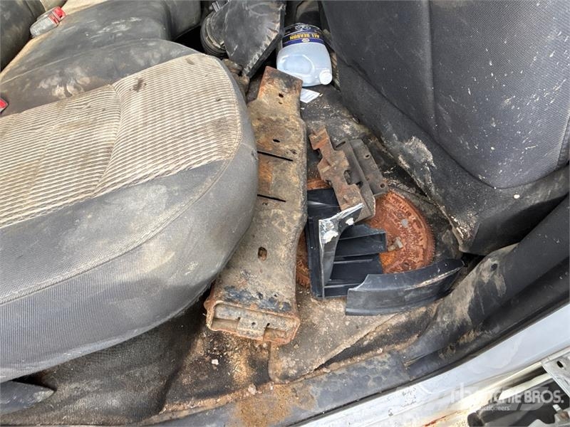 RAM 3500HD 4x4 Crew Cab Flatbed Truck (Inoperable) Madelautod