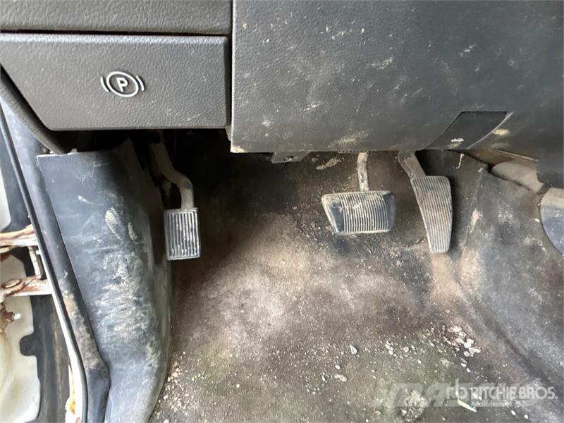 RAM 3500HD 4x4 Crew Cab Flatbed Truck (Inoperable) Madelautod