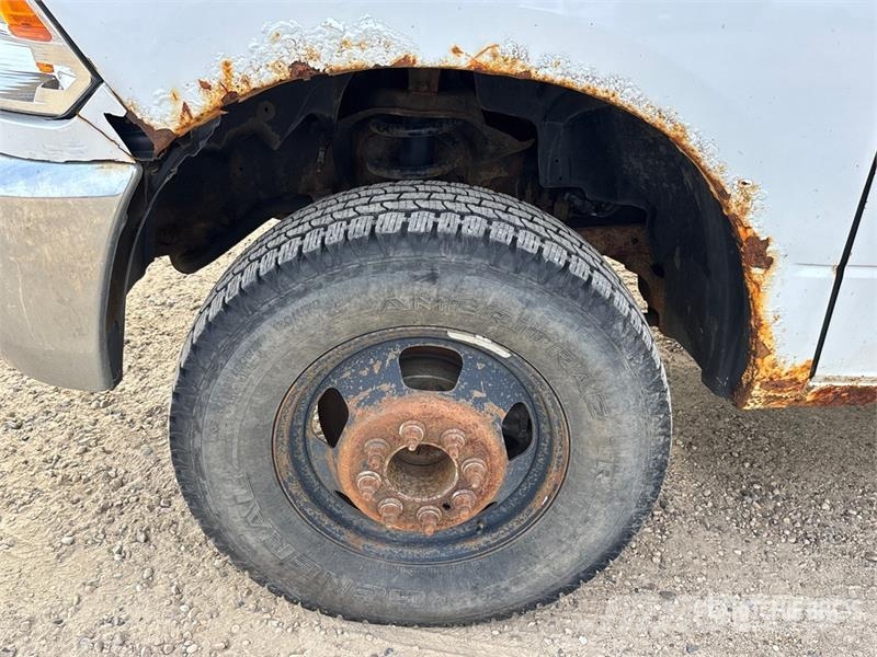 RAM 3500HD 4x4 Crew Cab Flatbed Truck (Inoperable) Madelautod