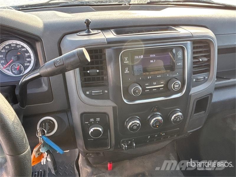 RAM 3500HD 4x4 Flatbed Truck Lava-kuorma-autot