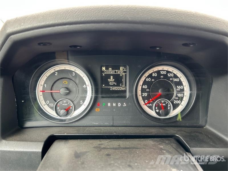 RAM 5500 Platós / Ponyvás teherautók