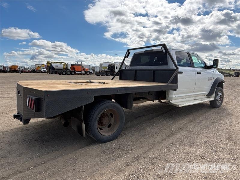 RAM 5500 Вантажівки-платформи/бокове розвантаження
