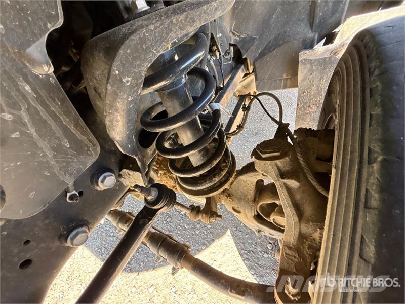 RAM 5500 Tovornjaki s kesonom/platojem