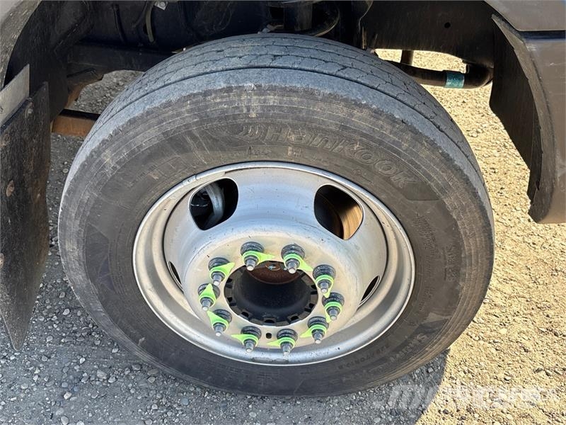 RAM 5500 Tovornjaki s kesonom/platojem