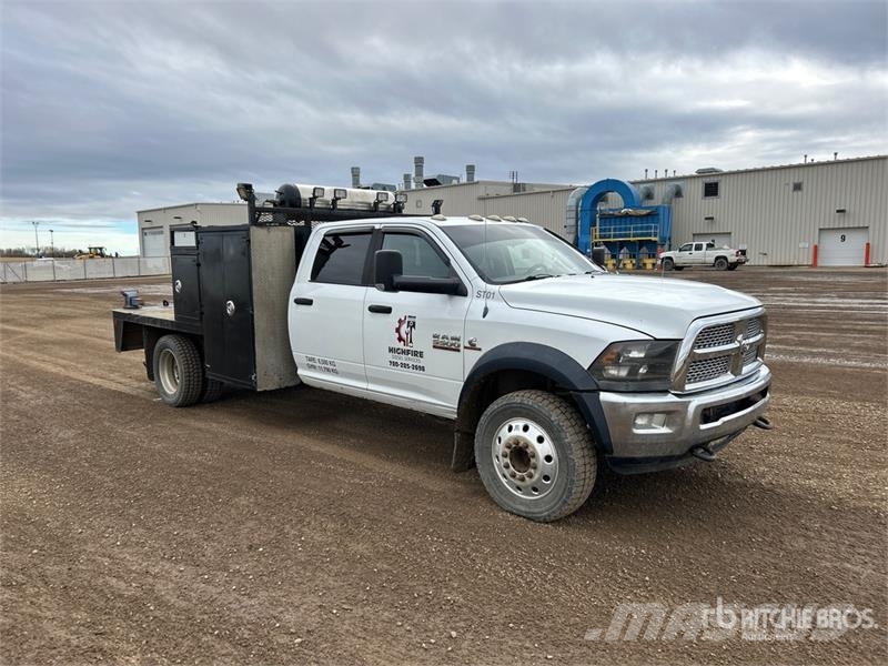 RAM 5500 Platós / Ponyvás teherautók