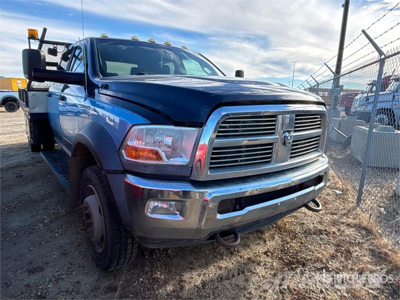 RAM 5500 Tovornjaki s kesonom/platojem