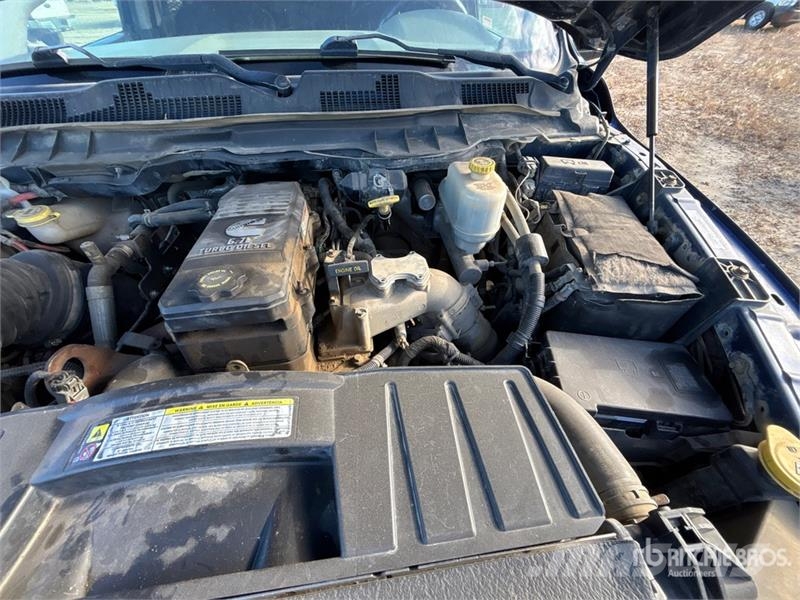 RAM 5500 Tovornjaki s kesonom/platojem
