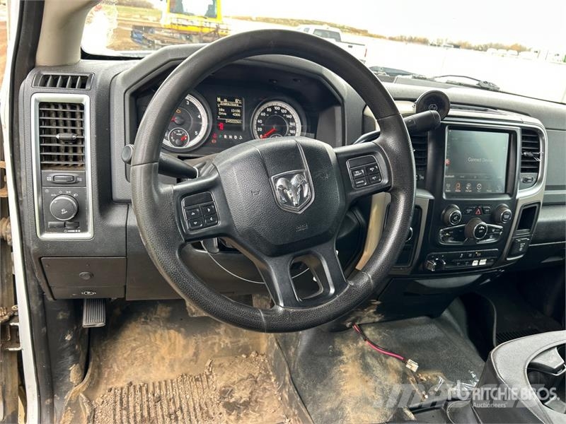 RAM 5500 Platós / Ponyvás teherautók