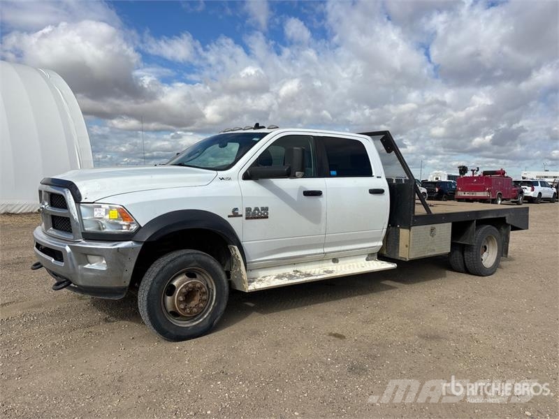 RAM 5500 Вантажівки-платформи/бокове розвантаження
