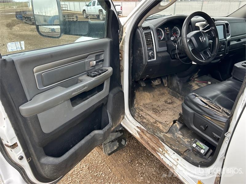 RAM 5500 Platós / Ponyvás teherautók