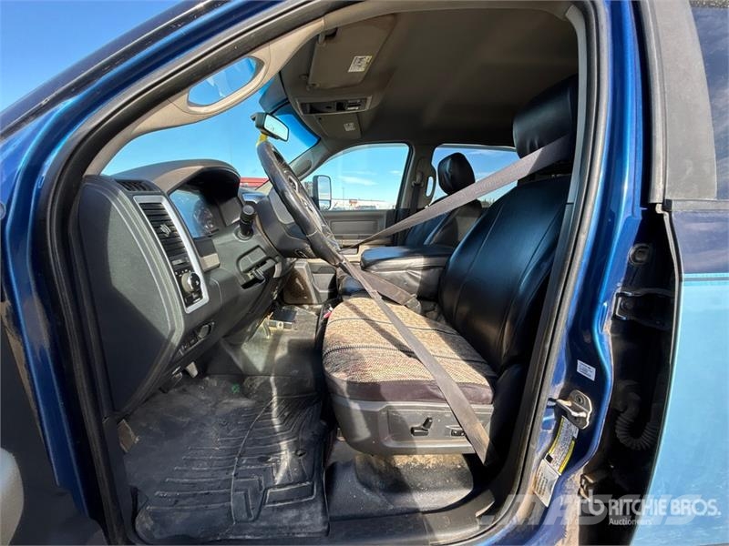 RAM 5500 Tovornjaki s kesonom/platojem