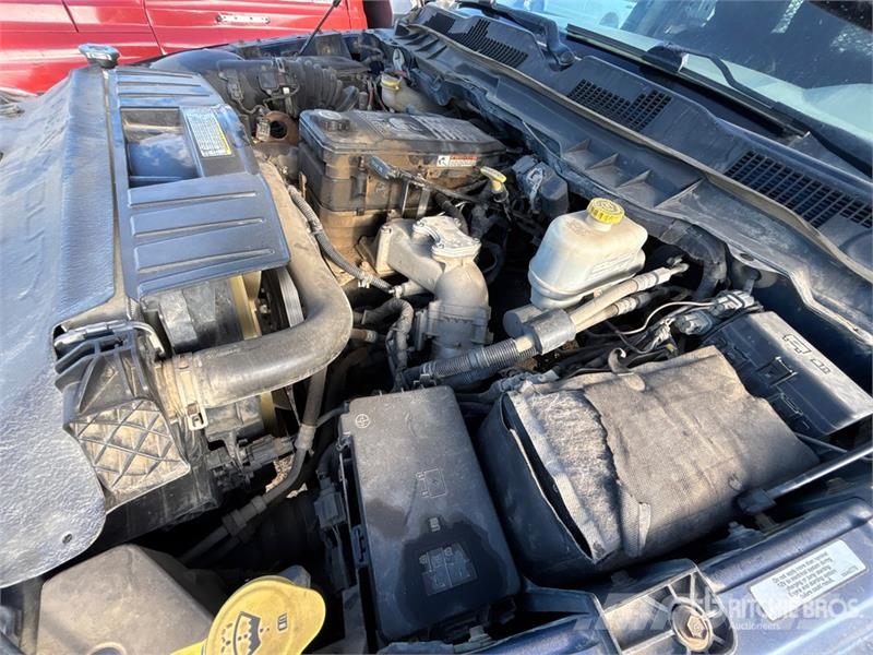 RAM 5500 Tovornjaki s kesonom/platojem