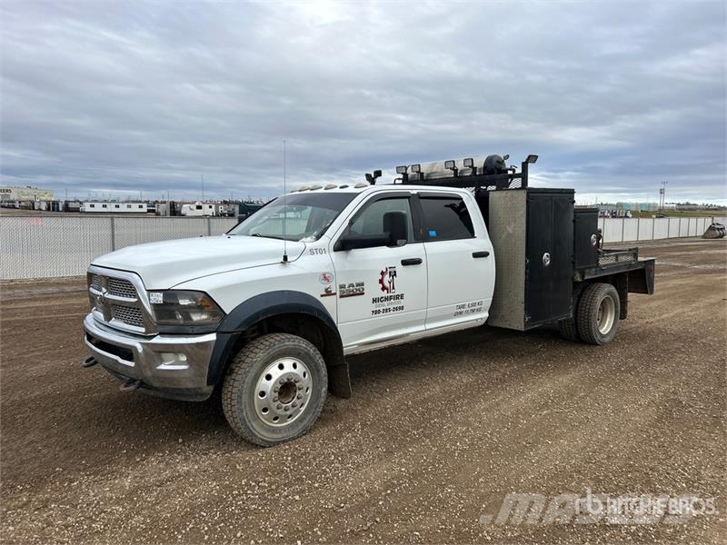 RAM 5500 Platós / Ponyvás teherautók