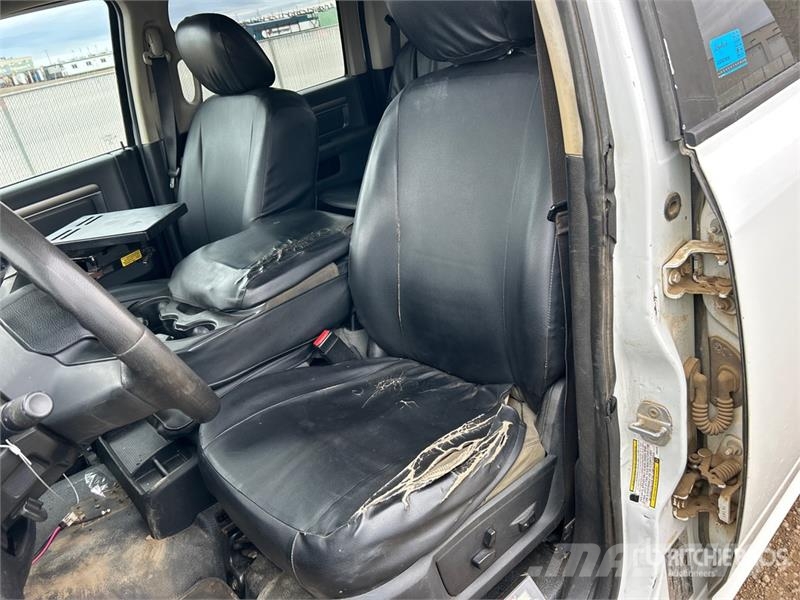 RAM 5500 Platós / Ponyvás teherautók