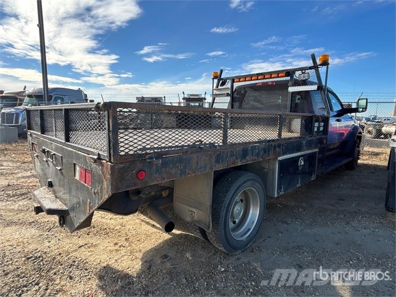 RAM 5500 Tovornjaki s kesonom/platojem