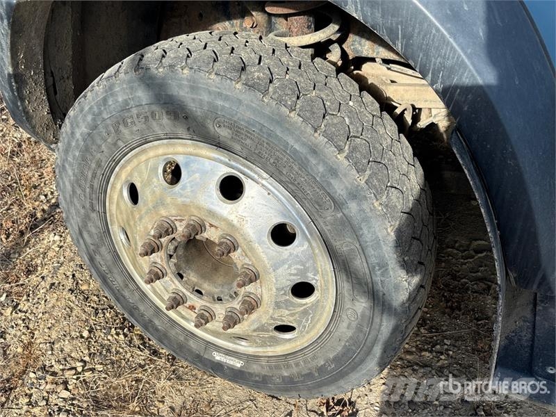 RAM 5500 Tovornjaki s kesonom/platojem