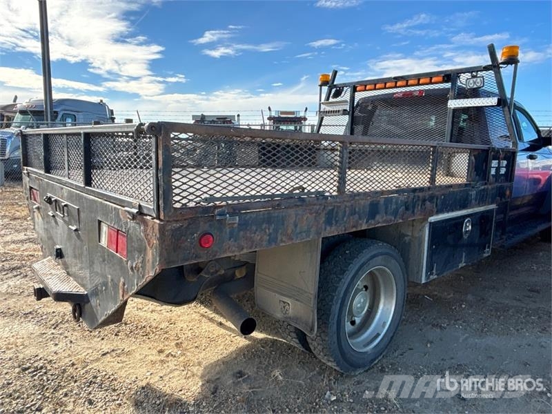 RAM 5500 Tovornjaki s kesonom/platojem