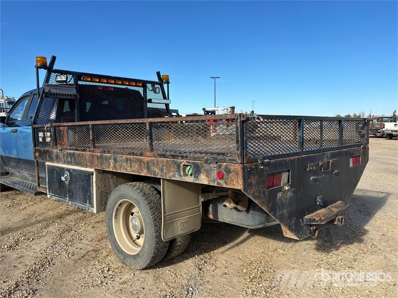 RAM 5500 Tovornjaki s kesonom/platojem