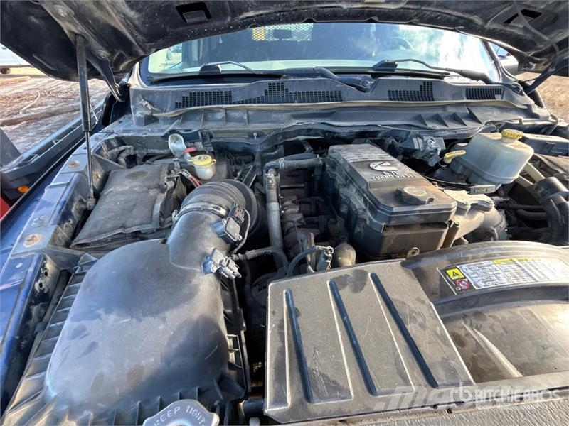 RAM 5500 Tovornjaki s kesonom/platojem