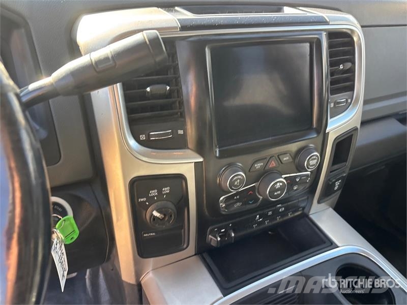 RAM 5500 Вантажівки-платформи/бокове розвантаження
