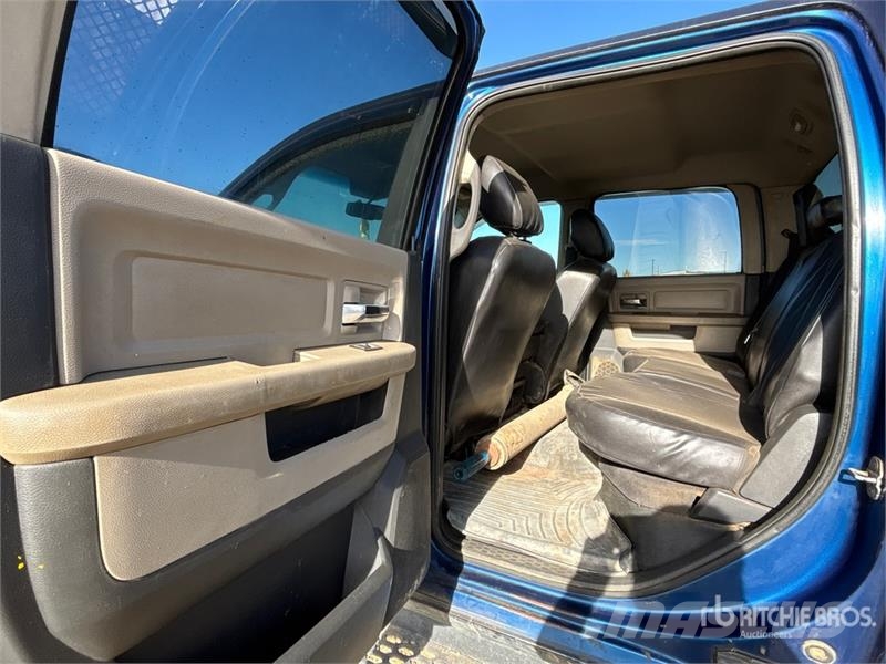 RAM 5500 Tovornjaki s kesonom/platojem