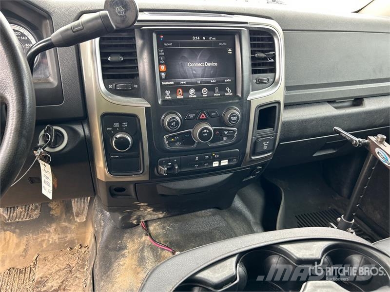 RAM 5500 Platós / Ponyvás teherautók