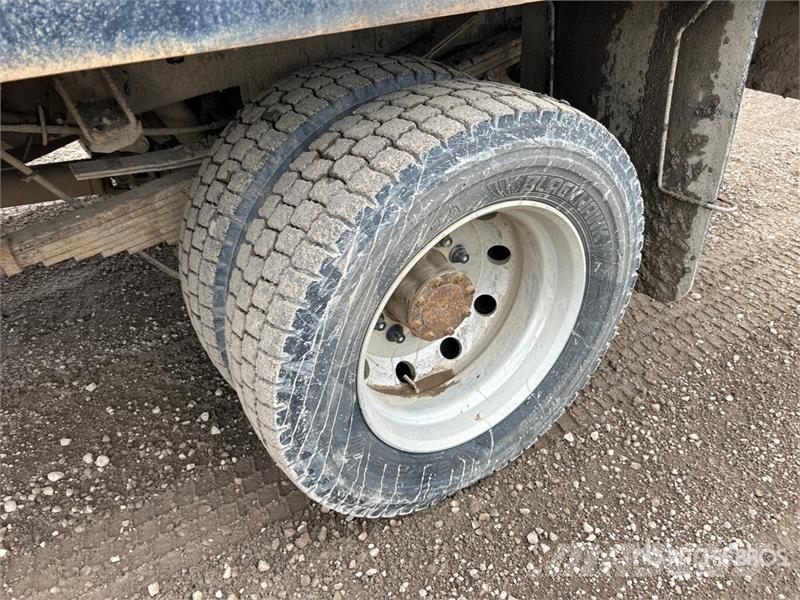 RAM 5500 Platós / Ponyvás teherautók