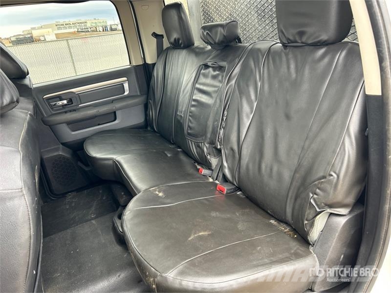RAM 5500 Platós / Ponyvás teherautók