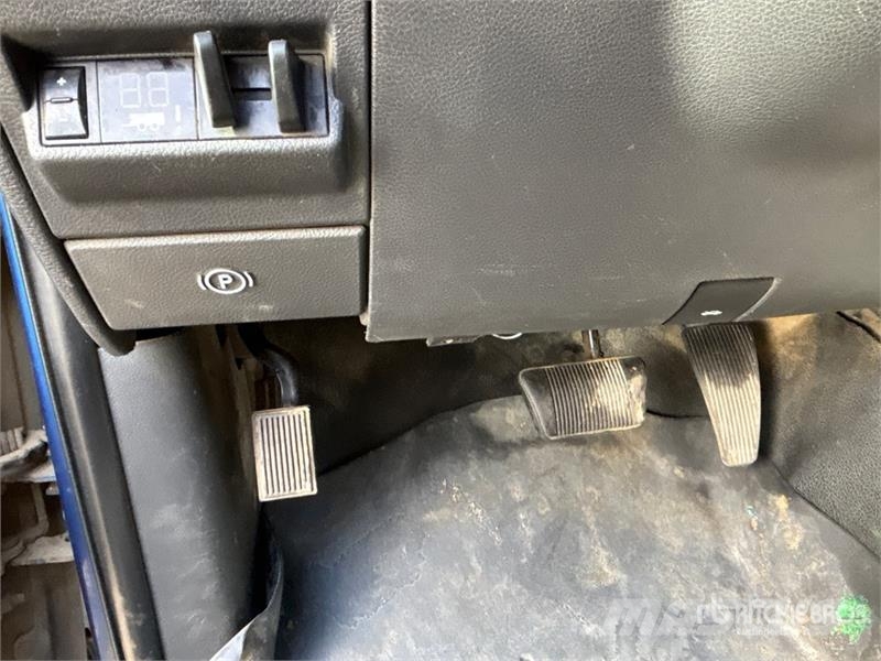 RAM 5500 Tovornjaki s kesonom/platojem