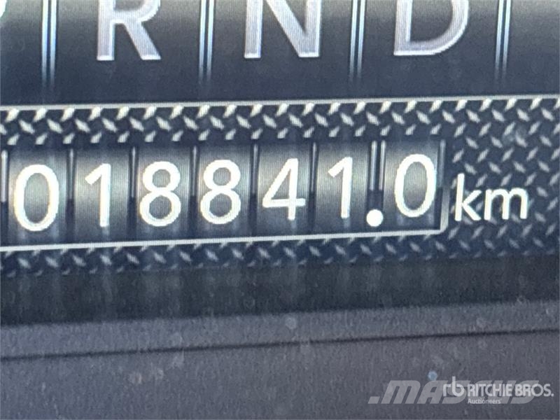 RAM 5500 Tovornjaki s kesonom/platojem