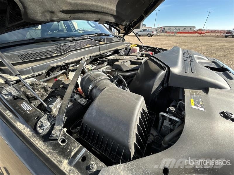 RAM 5500 Limited 4x4 Crew Cab Dump Truck Savivarčių priekabų vilkikai
