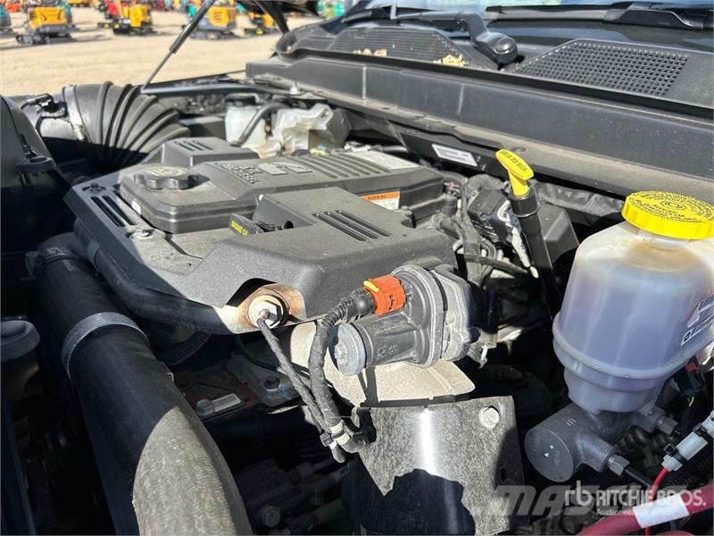 RAM 5500 Limited 4x4 Crew Cab Dump Truck Savivarčių priekabų vilkikai