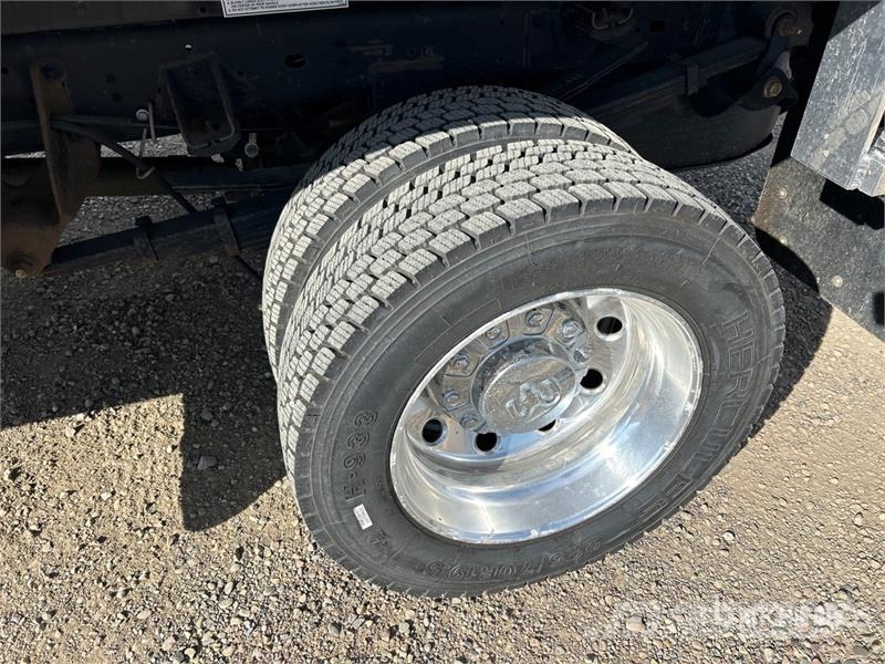 RAM 5500 Limited 4x4 Crew Cab Dump Truck Savivarčių priekabų vilkikai