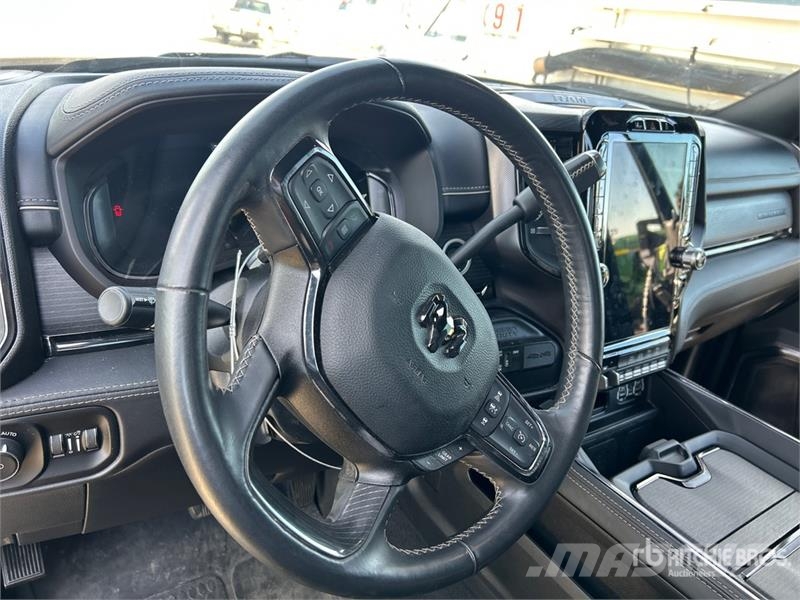 RAM 5500 Limited 4x4 Crew Cab Dump Truck Savivarčių priekabų vilkikai