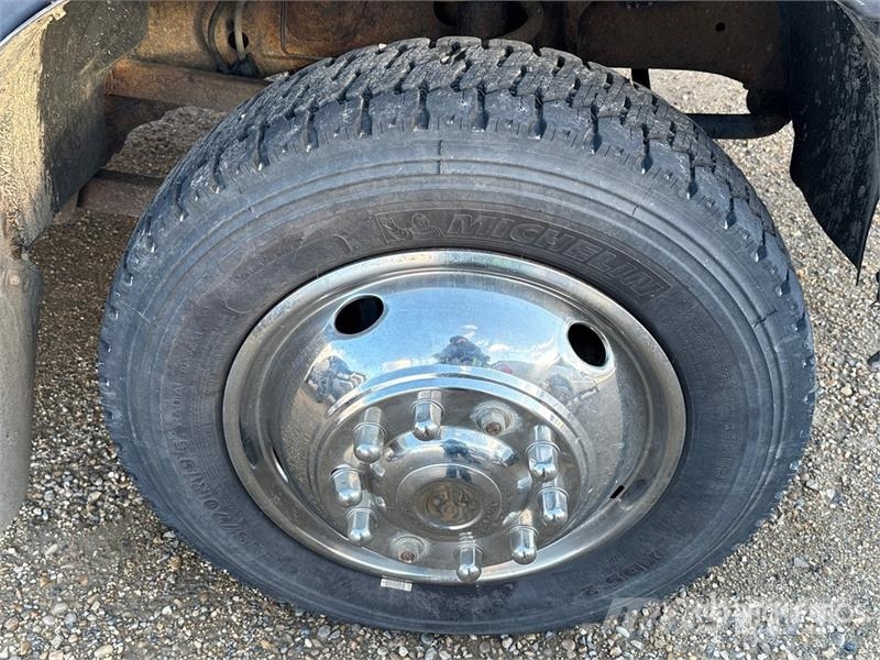 RAM 5500HD 4x4 Crew Cab Flatbed Truck شاحنات مسطحة/مفصلية الجوانب