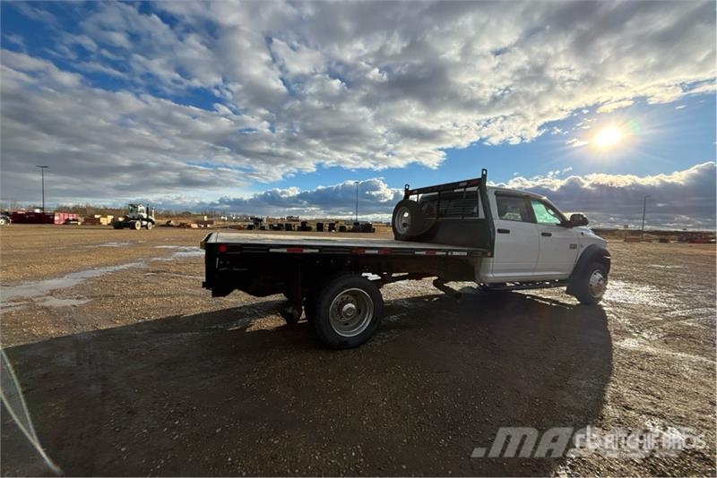 RAM 5500HD 4x4 Crew Cab Flatbed Truck شاحنات مسطحة/مفصلية الجوانب