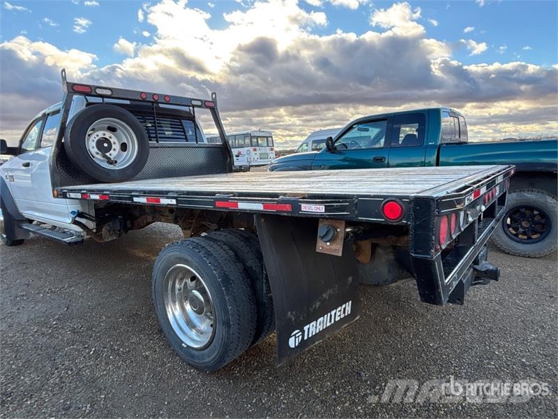 RAM 5500HD 4x4 Crew Cab Flatbed Truck شاحنات مسطحة/مفصلية الجوانب