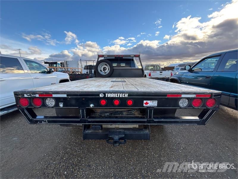 RAM 5500HD 4x4 Crew Cab Flatbed Truck شاحنات مسطحة/مفصلية الجوانب