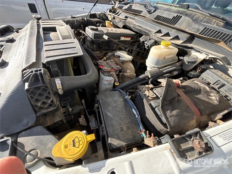 RAM 5500HD 4x4 Crew Cab Flatbed Truck شاحنات مسطحة/مفصلية الجوانب