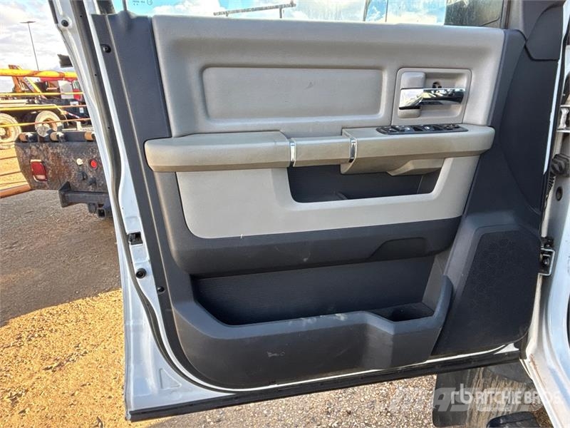RAM 5500HD 4x4 Crew Cab Flatbed Truck شاحنات مسطحة/مفصلية الجوانب