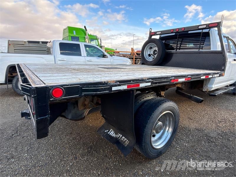RAM 5500HD 4x4 Crew Cab Flatbed Truck شاحنات مسطحة/مفصلية الجوانب