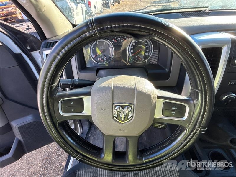 RAM 5500HD 4x4 Crew Cab Flatbed Truck شاحنات مسطحة/مفصلية الجوانب