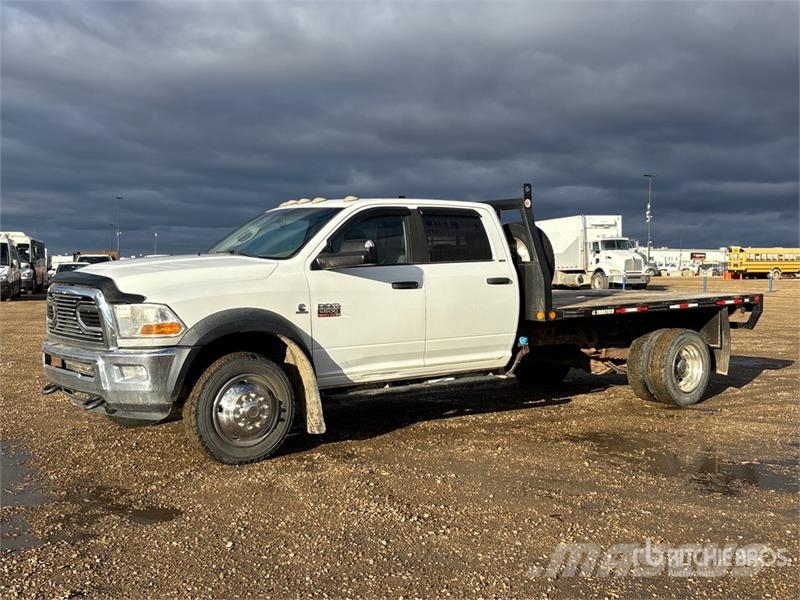 RAM 5500HD 4x4 Crew Cab Flatbed Truck شاحنات مسطحة/مفصلية الجوانب