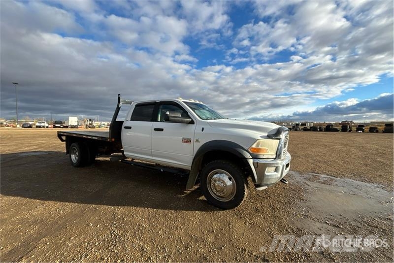 RAM 5500HD 4x4 Crew Cab Flatbed Truck شاحنات مسطحة/مفصلية الجوانب