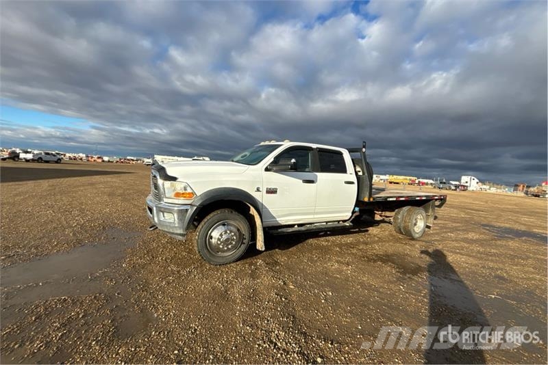 RAM 5500HD 4x4 Crew Cab Flatbed Truck شاحنات مسطحة/مفصلية الجوانب