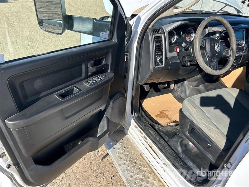 RAM Hiab 077ES4CLX 2800 kg Knuckle Boom on  Ram 5500 4 شاحنات الرافعات