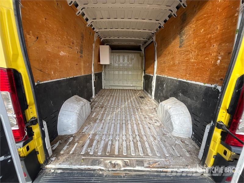 RAM ProMaster 3500 Cargo Van Dodávky