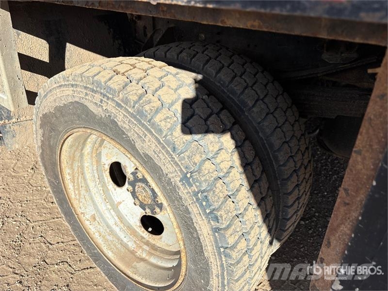 RAM XCLX078ES-4 2800 kg Knuckle Boom on Ram 5500 SLT 4 Camiones grúa