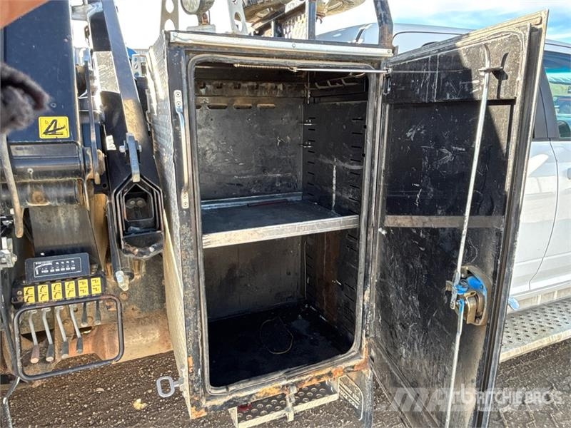 RAM XCLX078ES-4 2800 kg Knuckle Boom on Ram 5500 SLT 4 Camiones grúa