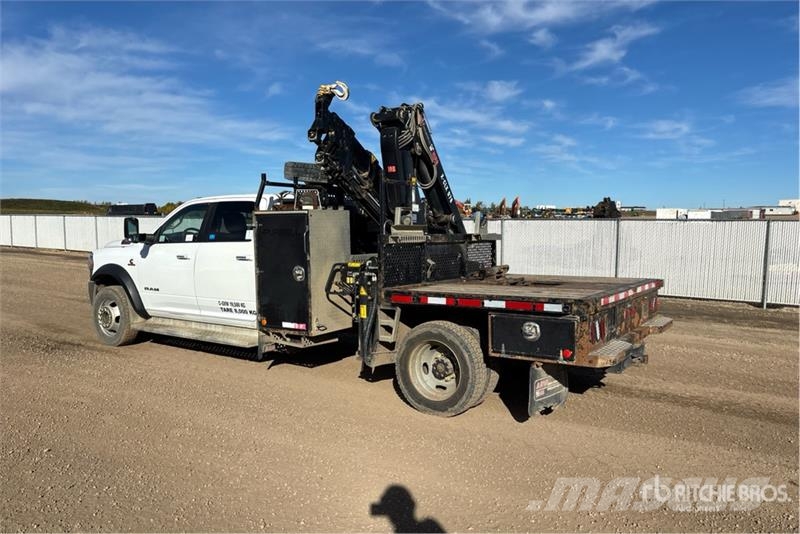 RAM XCLX078ES-4 2800 kg Knuckle Boom on Ram 5500 SLT 4 Camiones grúa